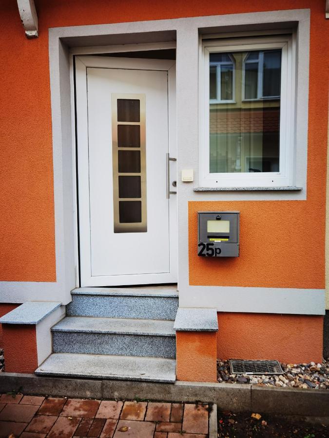 Modernes Behagliches Haus Mit Kamin, Terrasse Und Garten Magdeburk Exteriér fotografie